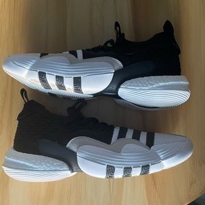 Adidas Trae Young 2.0